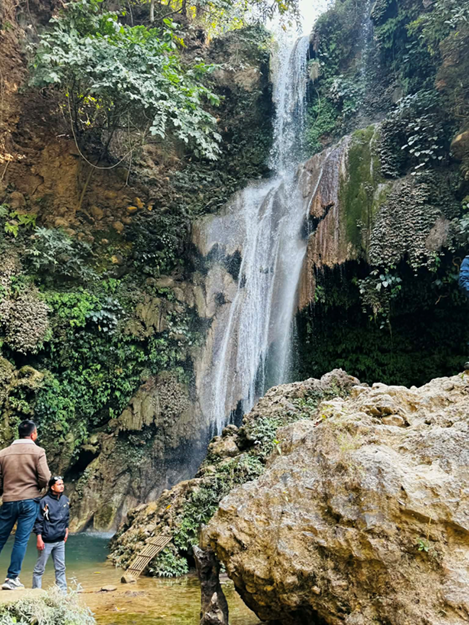 पर्यटकको रोजाइमा ‘पुरन्धरा झरना’