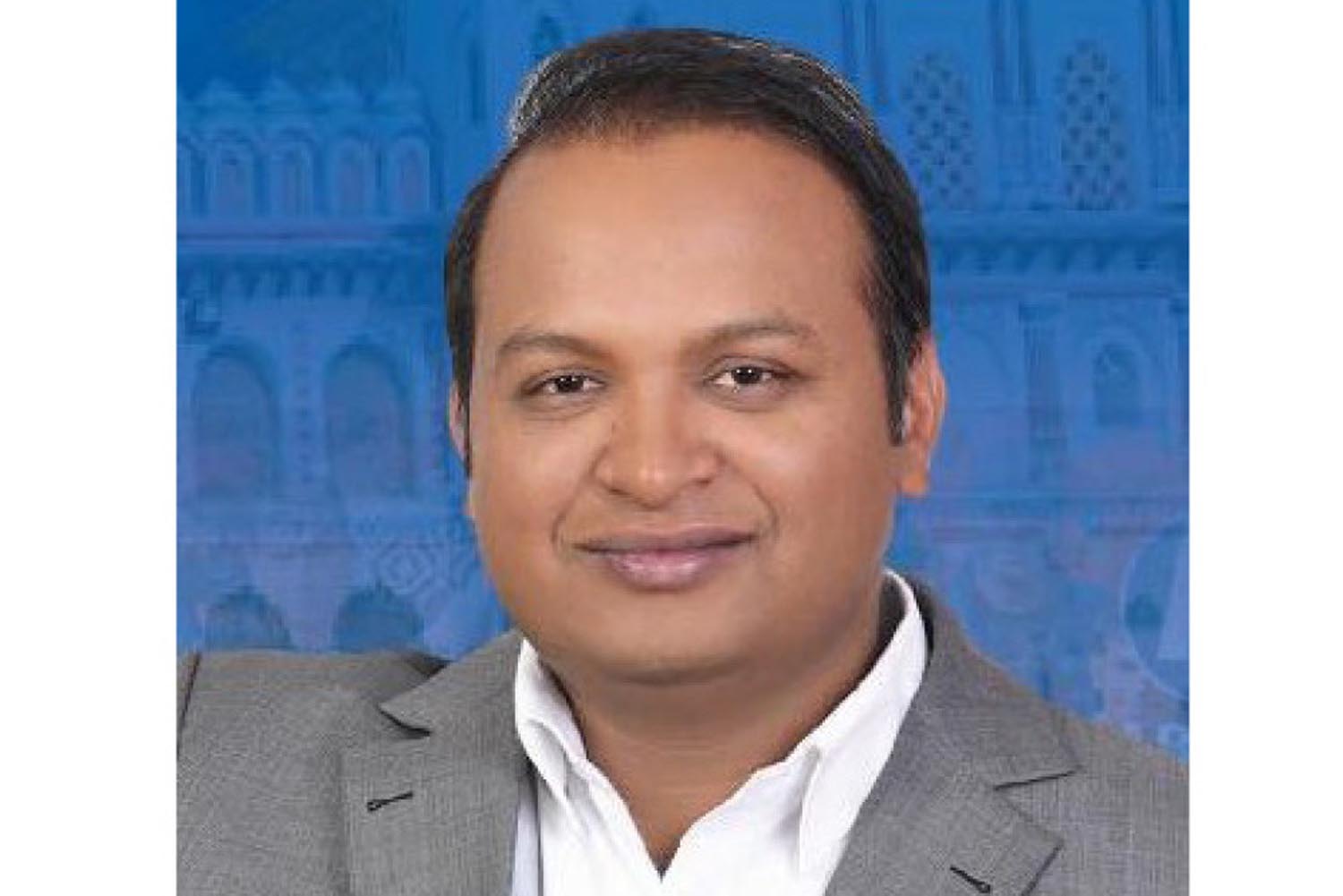 श्रममन्त्री साहलाई प्रधानमन्त्रीले हटाए