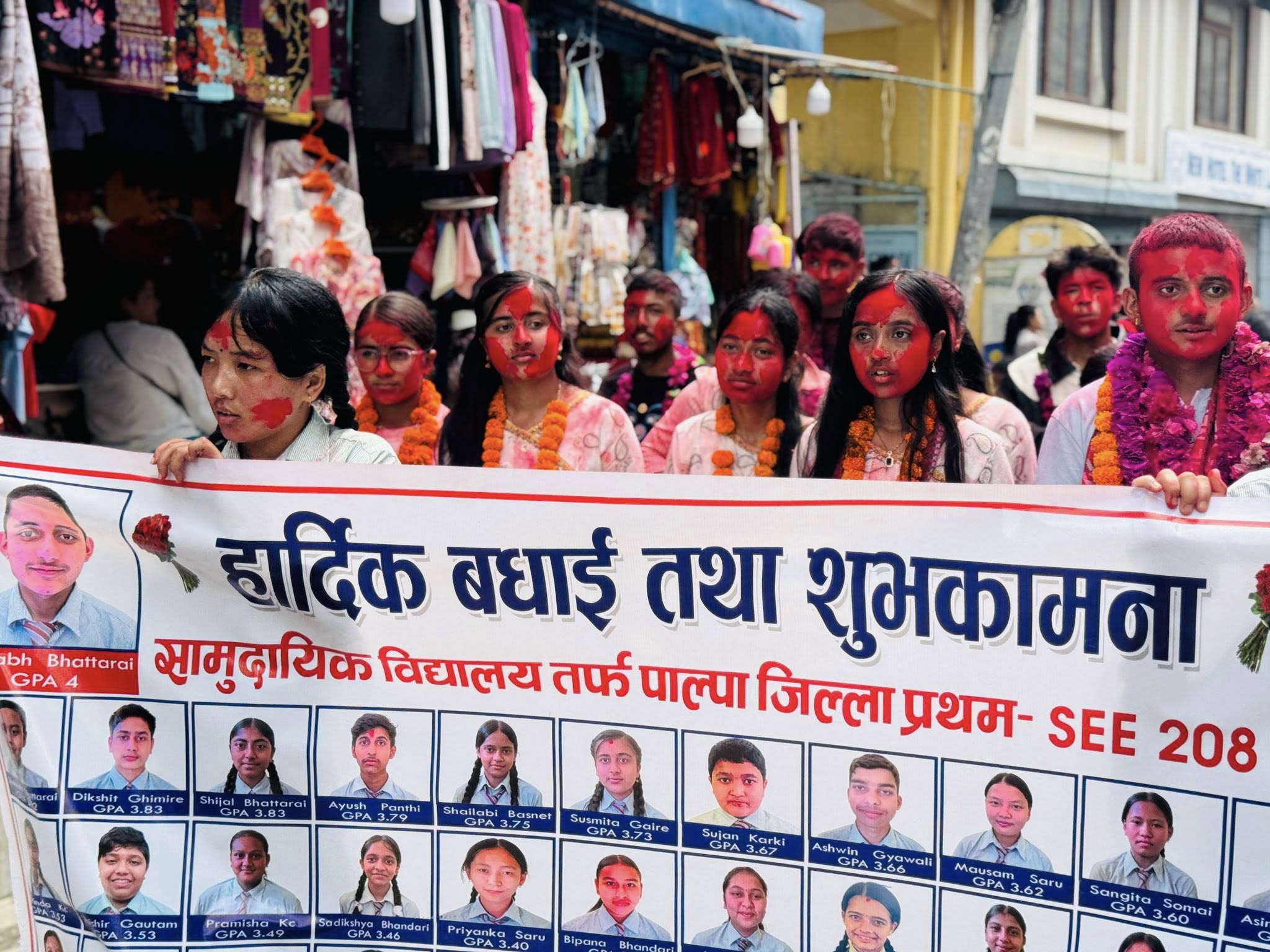 देववाणीले निकाल्यो एसइई नतिजाको खुसीयालीमा र्याली