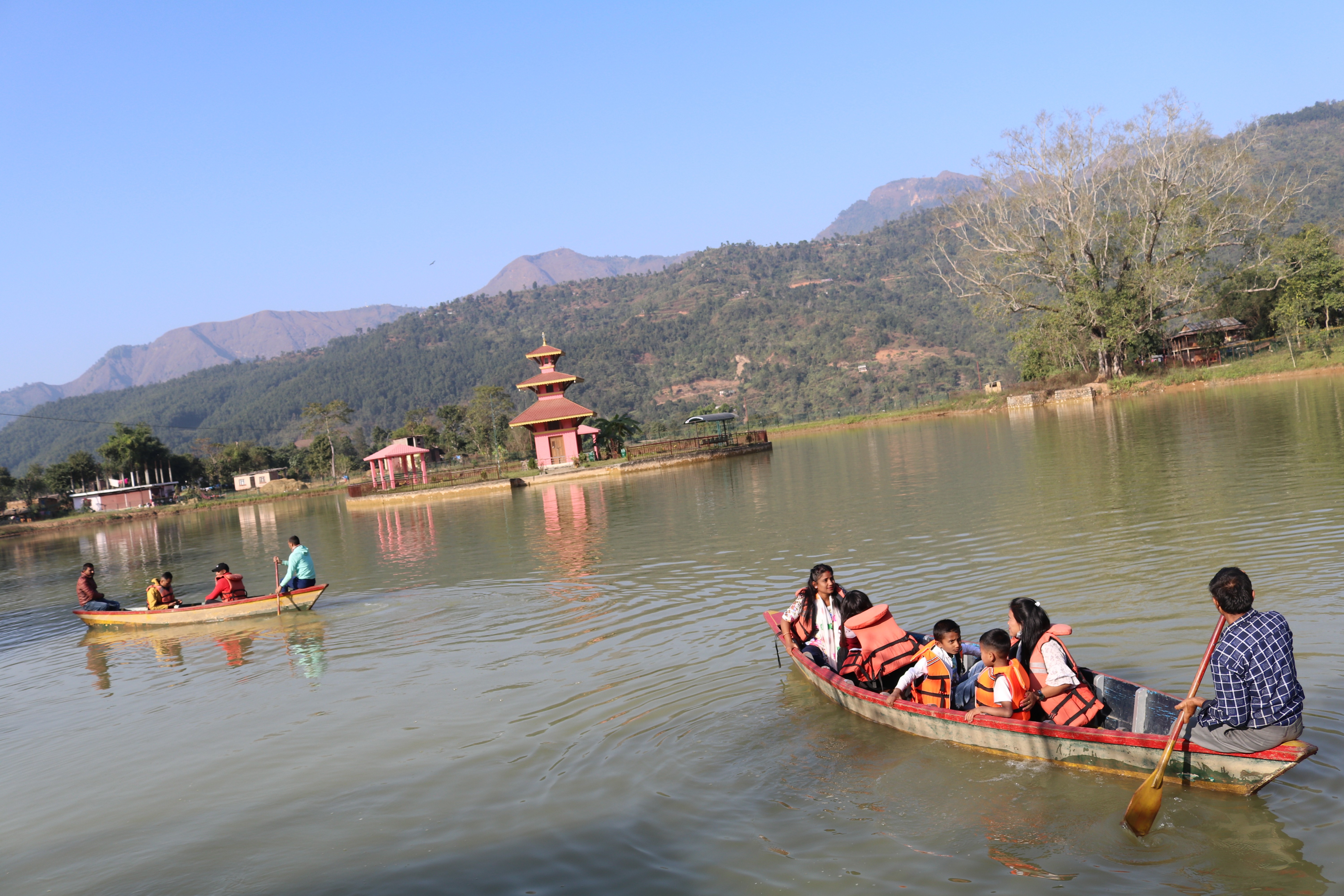 पर्यटकलाई आकर्षण गर्न  रामपुरको तालपोखरामा ‘डुङ्गा दौड’