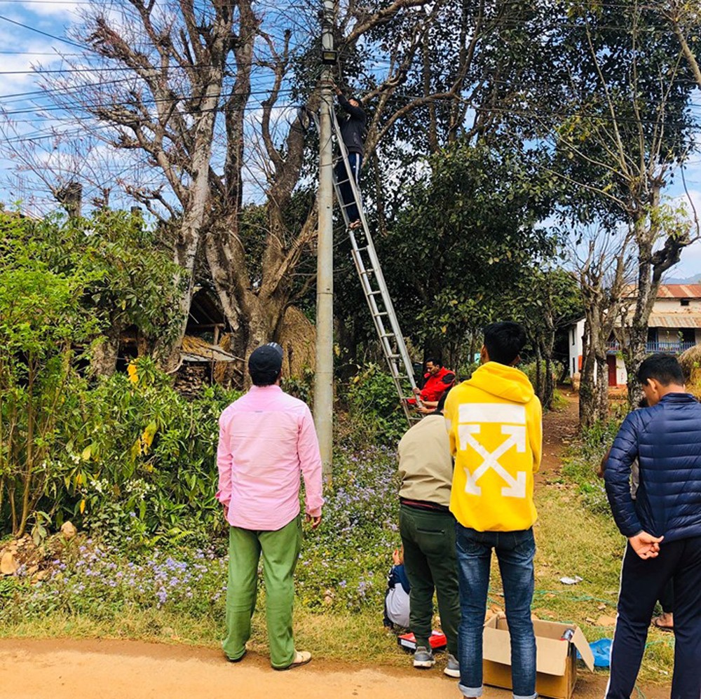 इस्लामिक सक्रिय युवा समाजले राख्यो रामपुरमा सडक बत्ती