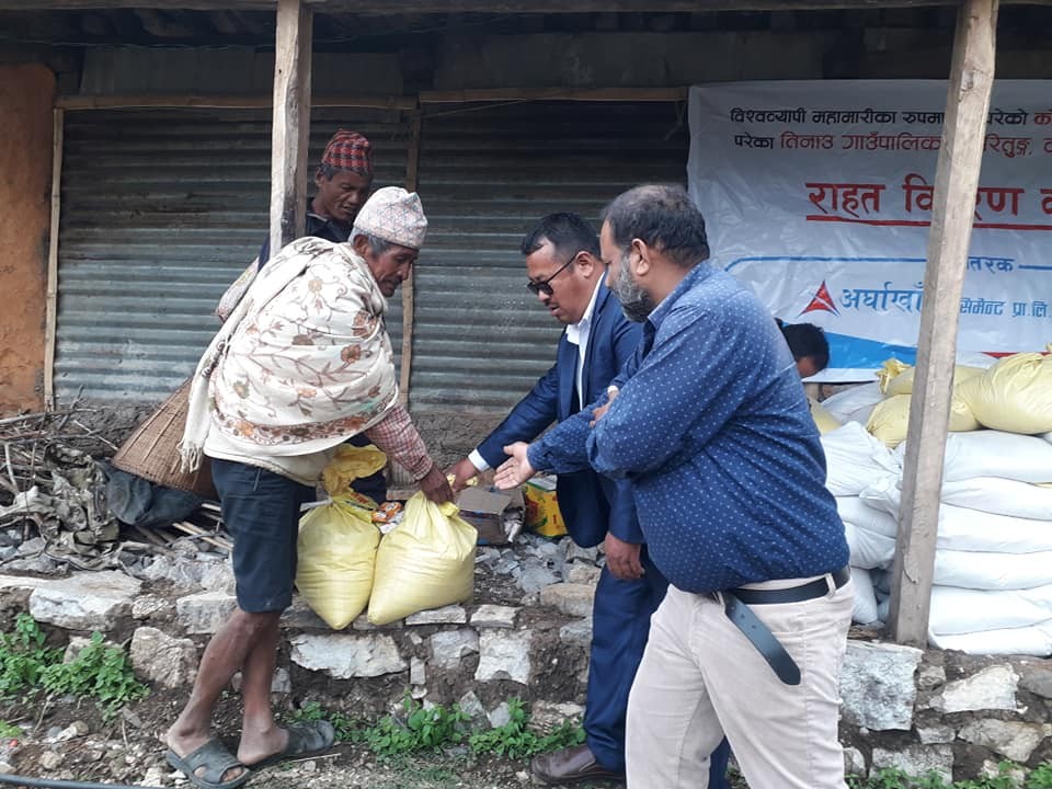 तिनाउका २ हजार १ सय बढी विपन्न परिवारलाई राहत