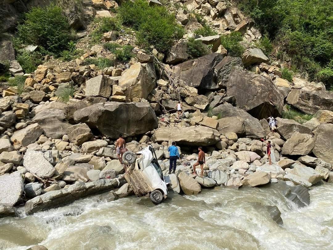 पाल्पाको तिनाउमा कार दुर्घटना : एक घाईते