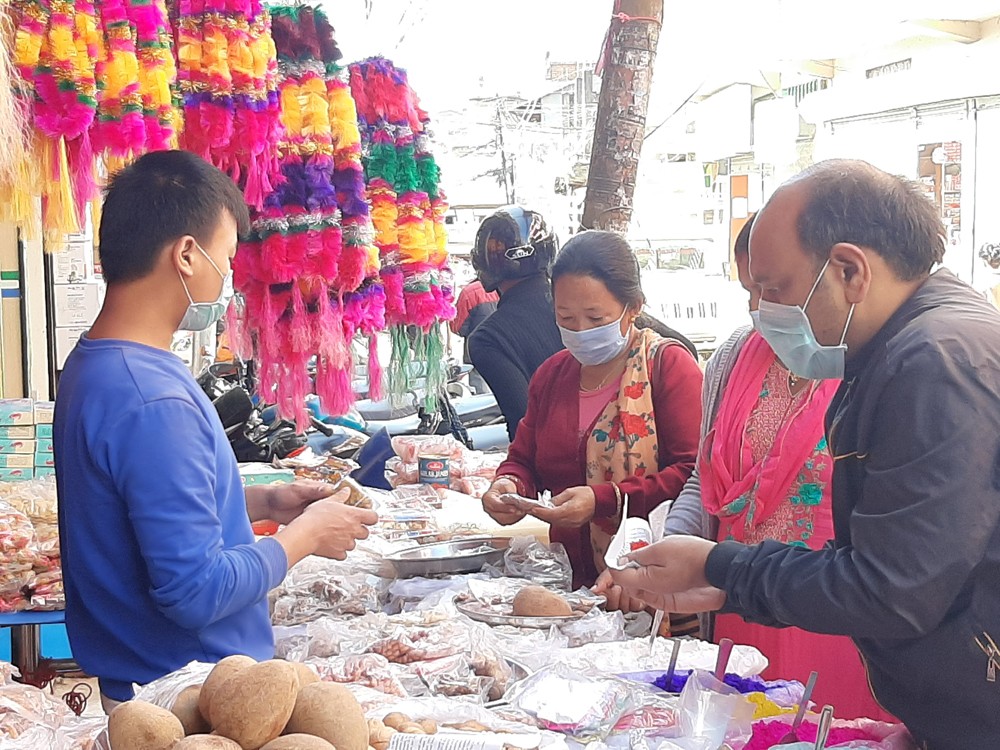 तिहार आएपछि तानसेनमा बढ्दै चहलपहल (फोटो फिचर)