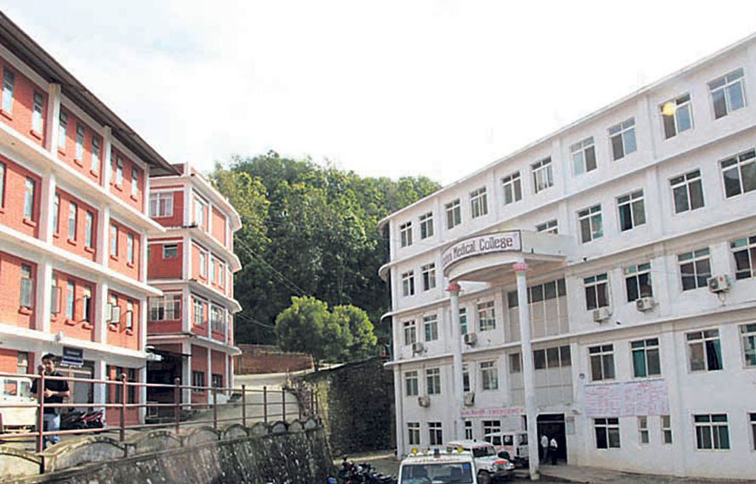 एलएमसीमा कर्मचारी निष्कासन विवाद : ‘पूर्वसूचना बिना कामबाट हटाइयो’