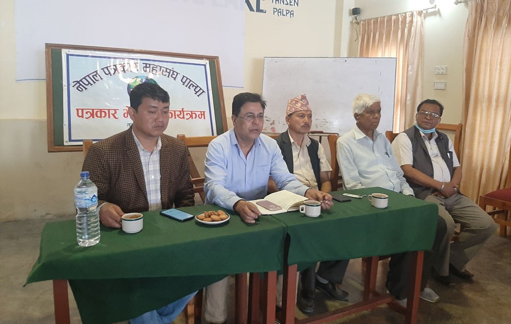 नेपालको अर्थतन्त्र जोखिममा : पूर्व गभर्नर नेपाल