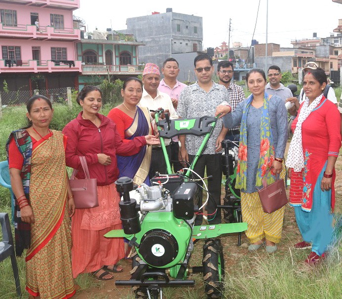 कृषकलाई अनुदानमा हाते ट्याक्टर