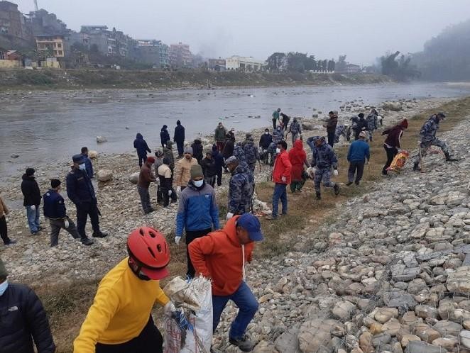 आँधीखोलामा ‘हप्तामा दुई घण्टा’ सरसफाई