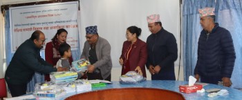 अभिभावक गुमाएका बालबालिकालाई  शैक्षिक सामाग्री 