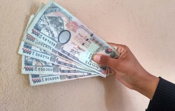 हल गोरु पाल्ने एकसय १५ कृषकलाई पाँच हजार  रकम प्रदान