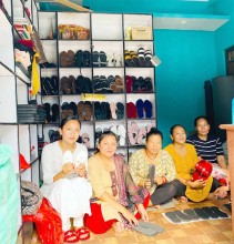 जुत्ताचप्पल व्यवसायमा आत्मनिर्भर बन्दै महिला