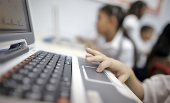 बालबालिकामा इन्टरनेटको प्रभाव : अभिभावकलाई स्वास्थ्य, शिक्षाका विषयमा चिन्ता