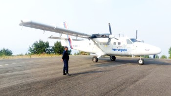 हवाई उडान अनियमित हुँदा यात्रुहरू समस्यामा