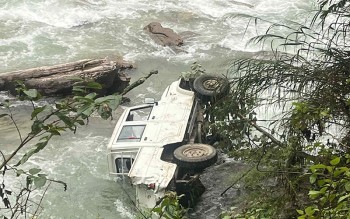 बागलुङमा सवारी दुर्घटना हुँदा एक जनाको मृत्यु, दुई जना घाइते