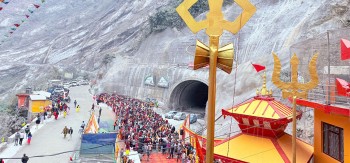 साउनको पहिलो सोमबार : शिव मन्दिरमा भक्तजनको घुइँचो
