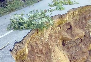 पहिरोले सिद्धार्थ राजमार्ग अवरुद्ध, ठूला सवारीसाधन अलपत्र