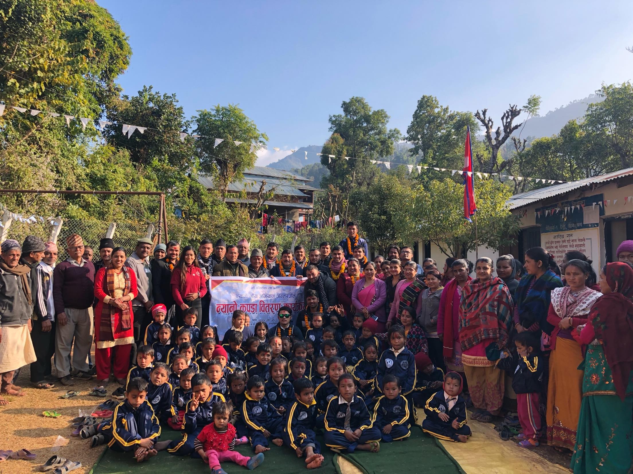 पहिलो पाईला नेपालद्वारा विद्यार्थीलाई न्यानो कपडा