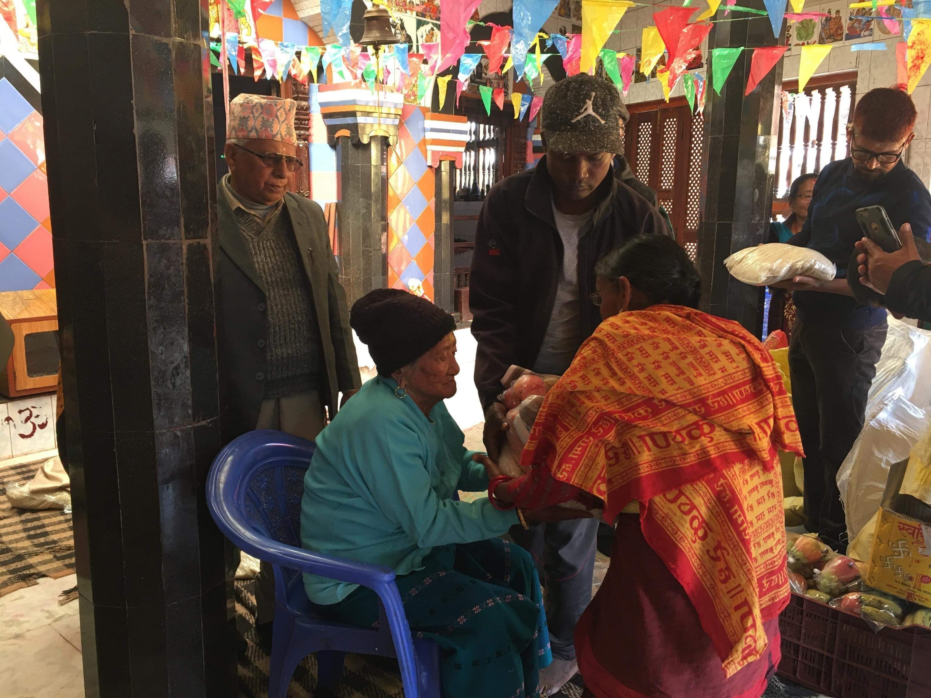 ९२ औं  जन्म दिनमा खाना र नानादान