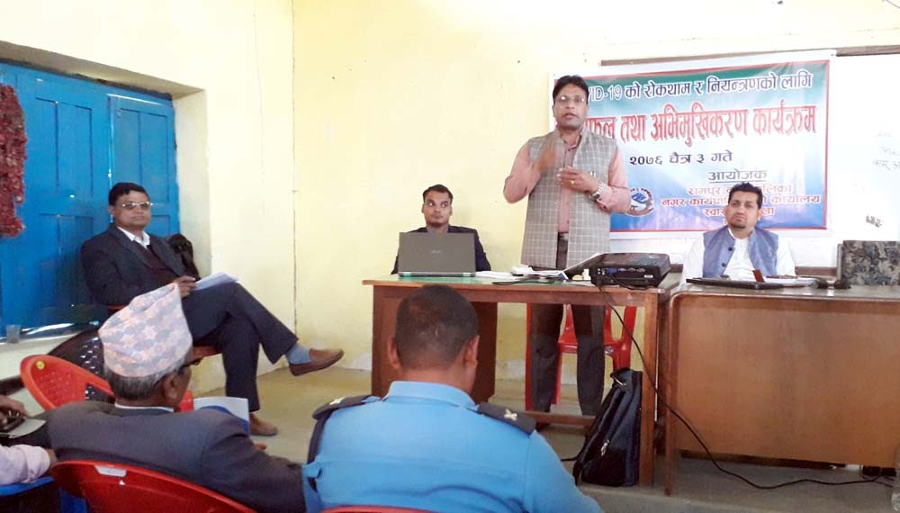 कोरोनाको संक्रमणबाट बच्न रामपुर नगरपालिकाले माक्स उत्पादन गर्ने