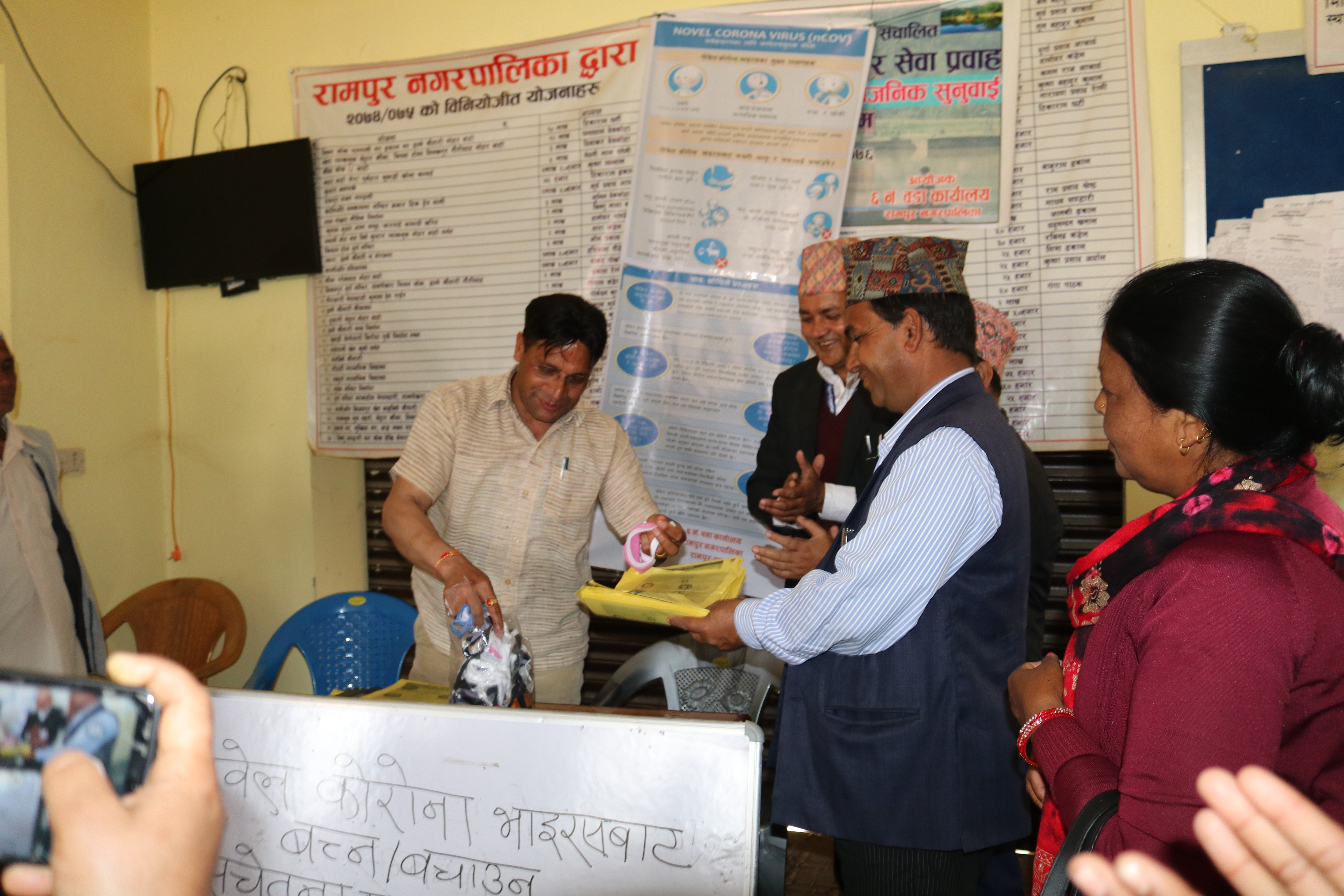 कोरोना विरुद्ध रामपुरमा सचेतनामुलक घर दैलो अभियान