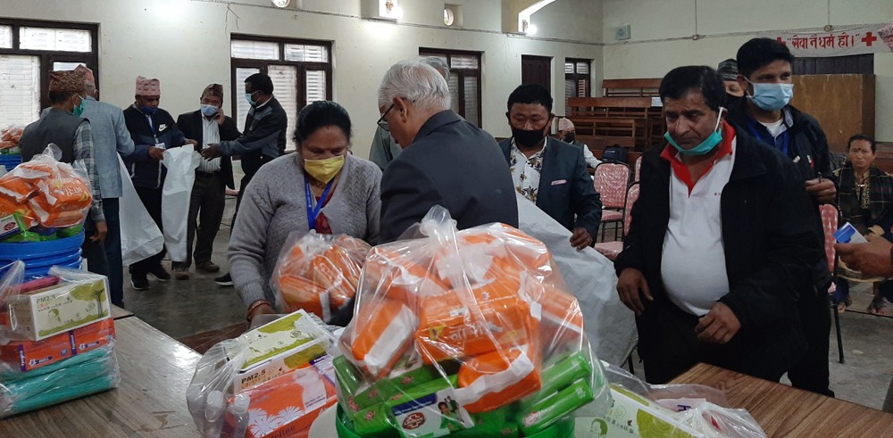 रेडक्रसद्वारा पाल्पाका दश स्थानीय तहलाई स्वास्थ्य सामग्री