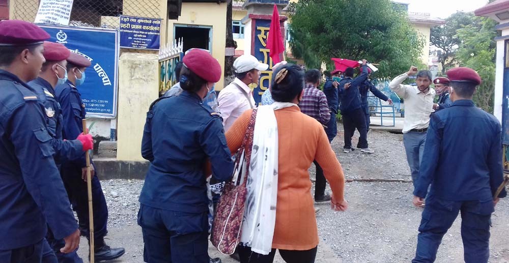 पाल्पामा सीमा हस्ताक्षेपका विरुद्ध उत्रिएका जनमोर्चाका नेता कार्यकर्ता पक्राउ