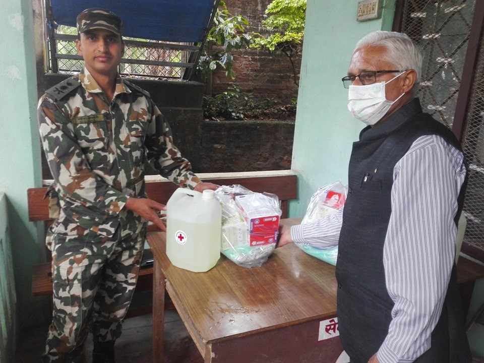 रेडक्रसद्वारा सुरक्षा निकायलाई स्वास्थ्य सामग्री