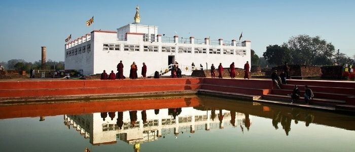 पर्यटक पर्खंदै लुम्बिनी