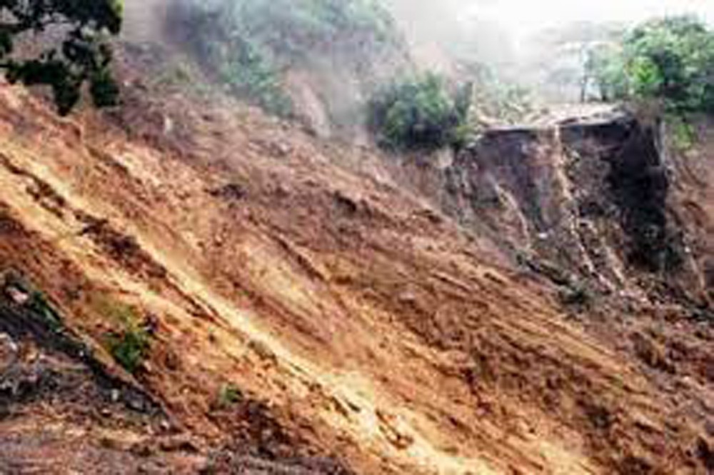 पहिराको जोखिममा बस्ती, स्थानीय त्रसित