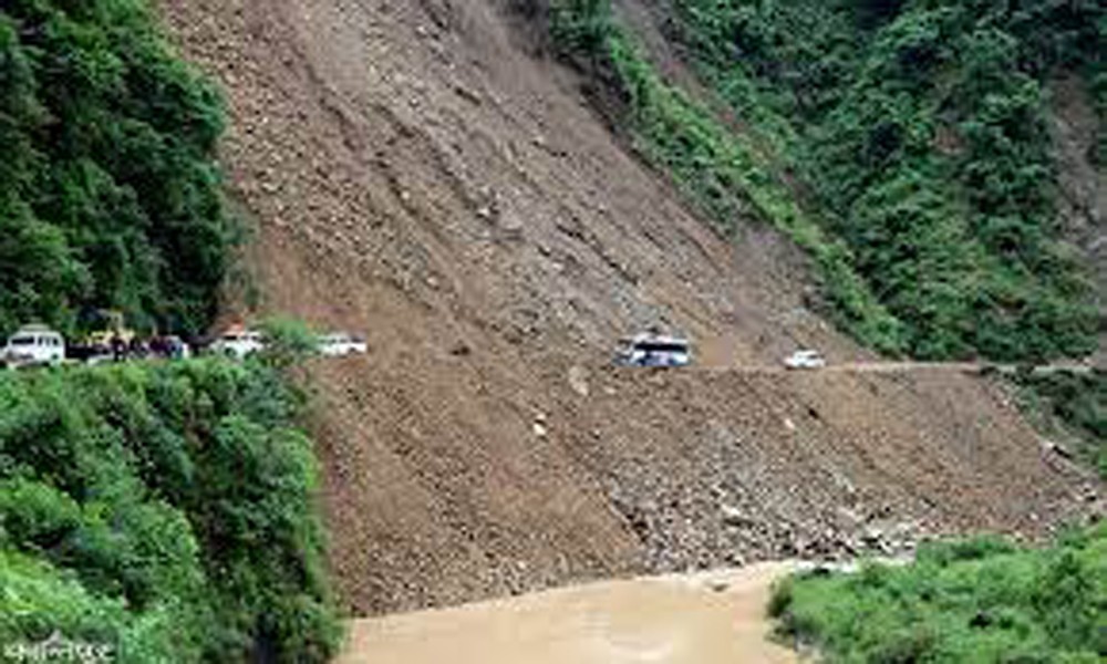 पहिरोले अवरुद्ध सिद्धार्थ राजमार्ग अन्तर्गतका सडक सुचारु