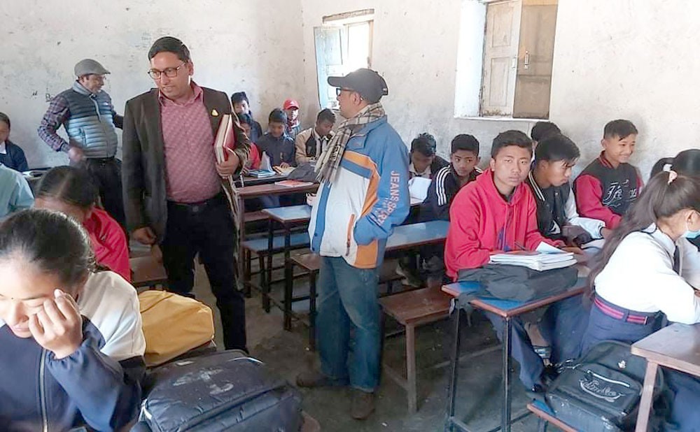 माथागढी गाउँपालिकामा विद्यालयको अनुगमन