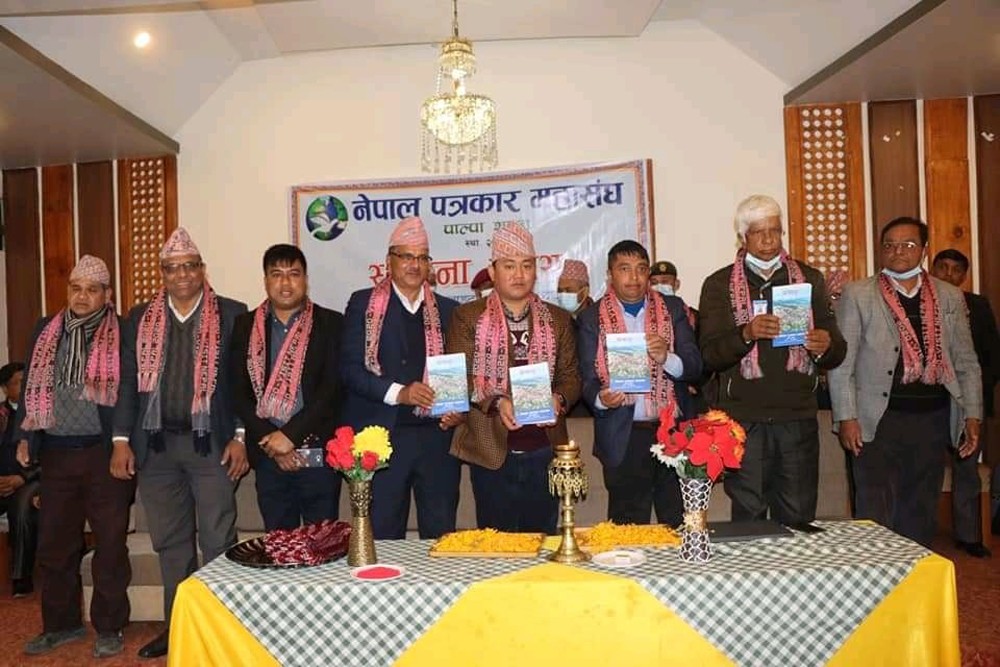 ‘स्थानीय तहमा उम्मेदवार बन्नेहरू सदस्यता छोड्नुहोस्’