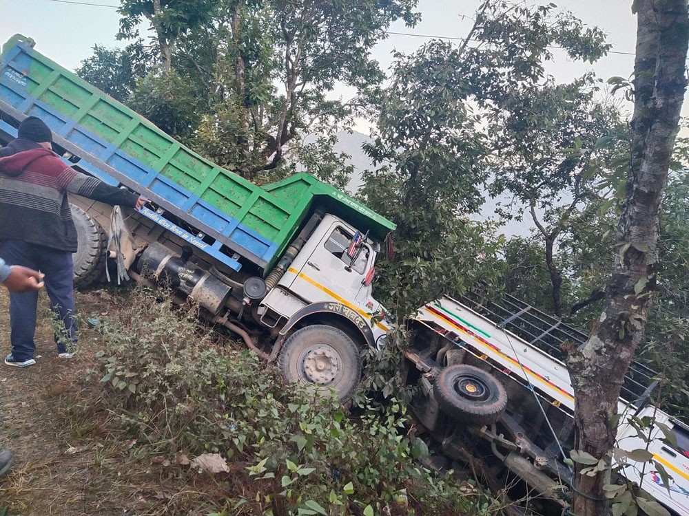 एकै ठाउँमा लगातार तीन सवारी दुर्घटना !