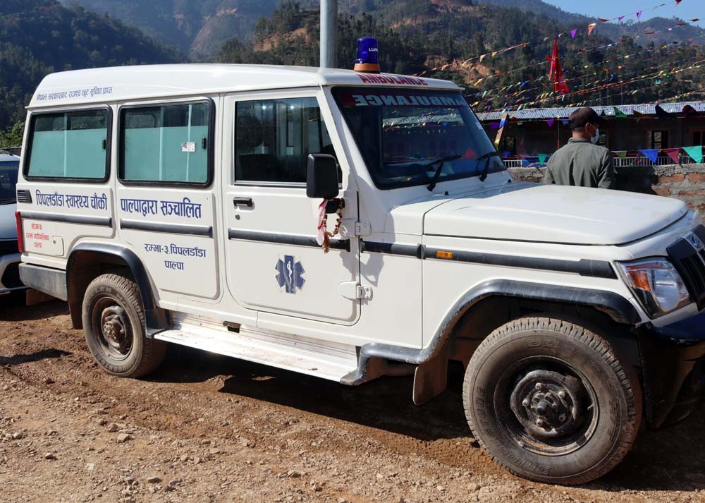 गर्भवतीहरूलाई स्वास्थ्य संस्थासम्म पुर्याउन निःशुल्क एम्बुलेन्स सेवा