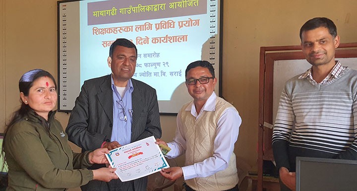 माथागढीका शिक्षकलाई प्रविधि प्रयोग सम्बन्धी प्रशिक्षण
