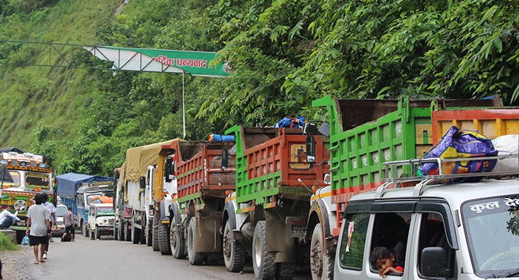 सिद्धार्थ राजमार्गमा टिपर सञ्चालन गर्न रोक