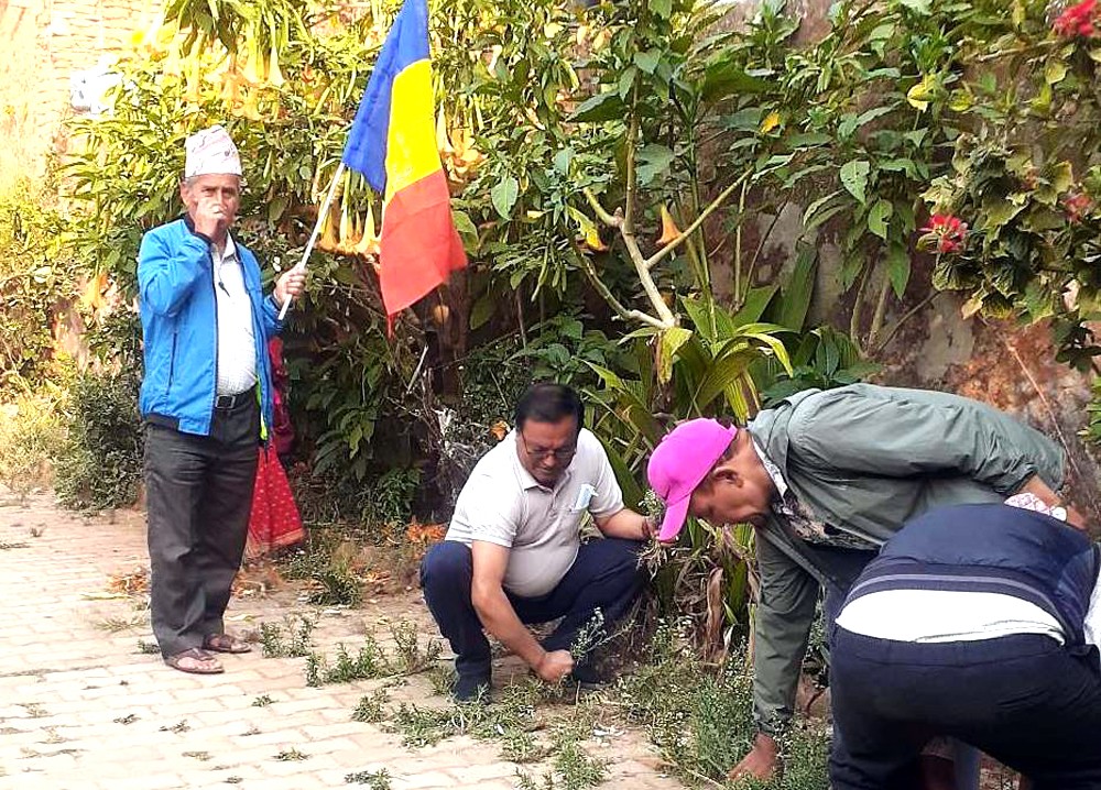 तानसेनको लक्ष्मीनारायण मन्दीरमा राप्रपाले गर्यो सरसफाई