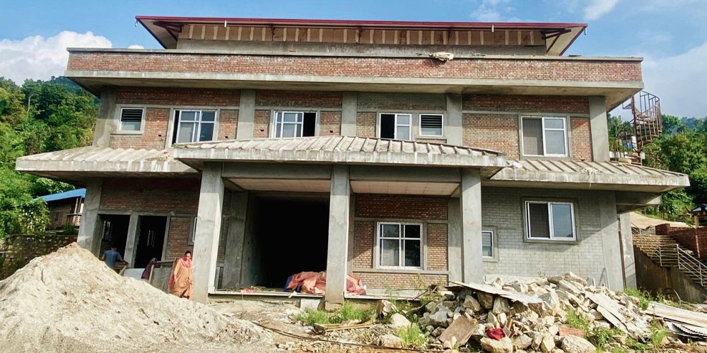 तीन वर्षमा पनि बनेन रेसुङ्गा सभाहल