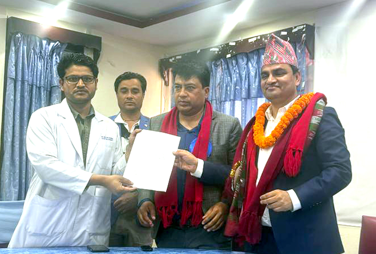 पाल्पाका आवासीय चिकित्सकले बुझाए स्वास्थ्यमन्त्रीलाई ज्ञापनपत्र