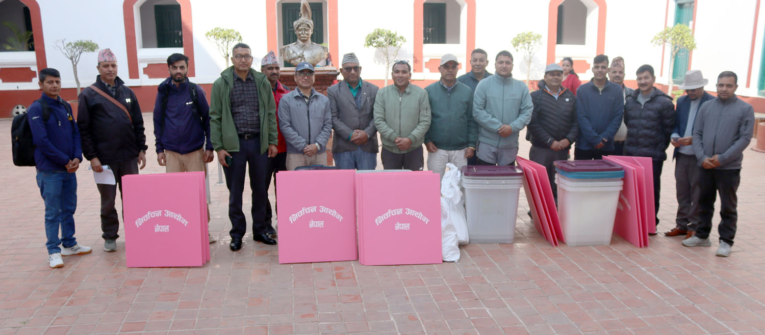 निर्वाचन स्थलमा खटिए पाल्पाका मतदान अधिकृतहरू