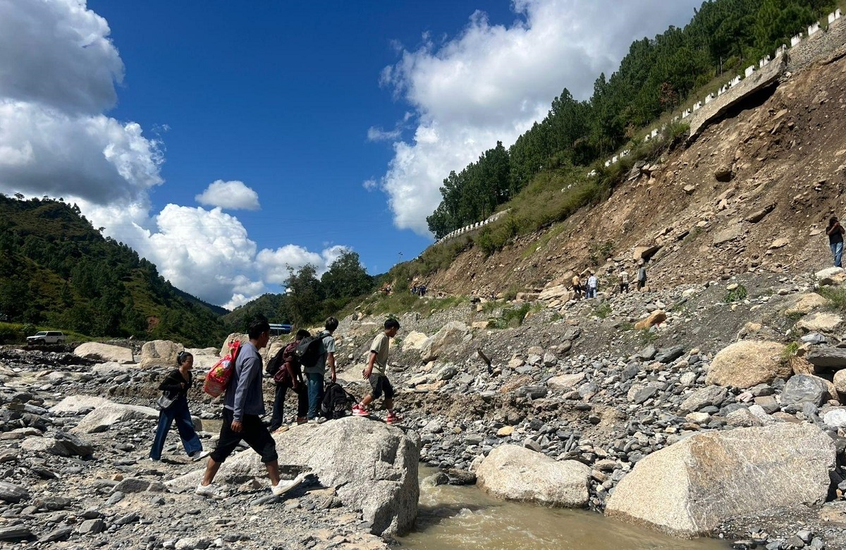 सडक–सम्पर्कविच्छेद भएपछि बिपी राजमार्गमा कष्टकर यात्रा