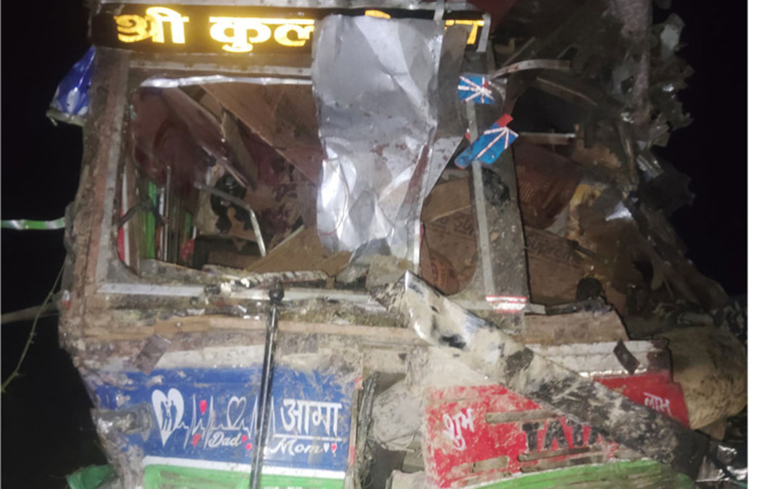 दाउन्नेमा सवारी दुर्घटना हुँदा तीन जनाको मृत्यु, १५ जना घाइते