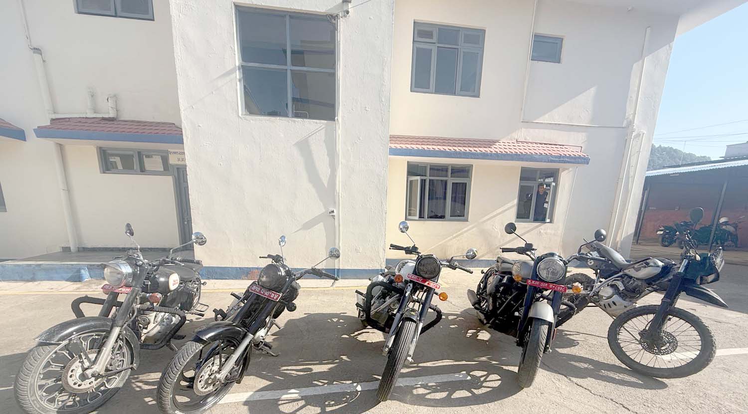 तानसेनमा ठूलो आवाज निकाल्ने मोटरसाइकल प्रहरी नियन्त्रणमा