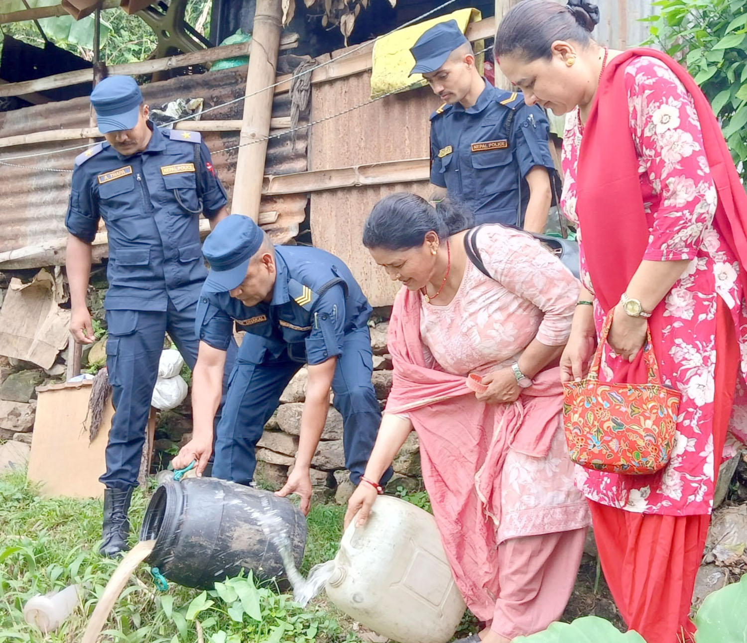 घरेलु मदिरा नष्ट