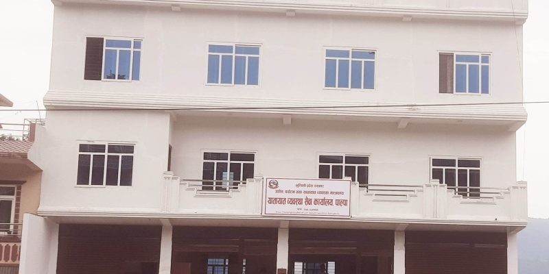 अब पाल्पाबाटै चार चारपाङ्ग्रे सवारी चालक अनुमतिपत्र