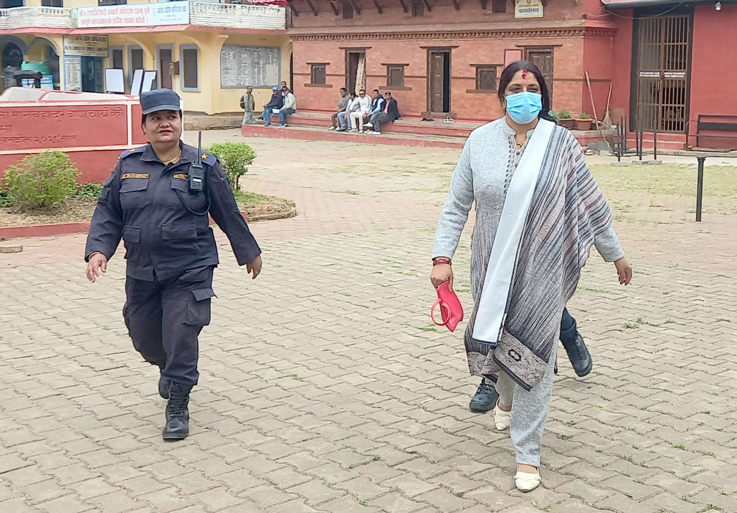 बैंक म्यानेजरमाथि हातपात गरेको अभियोगमा पक्राउ