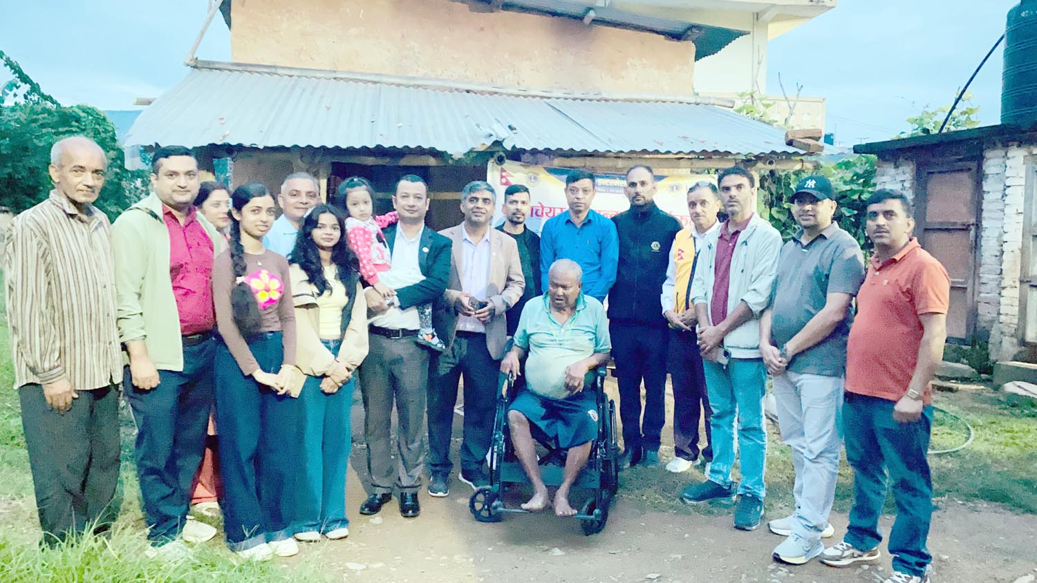 दमकडामा लायन्सको मानवीय अभियान : ह्विलचियर, विज्ञान सामग्रीदेखि दृष्टिविहीन विद्यार्थीलाई भोजन