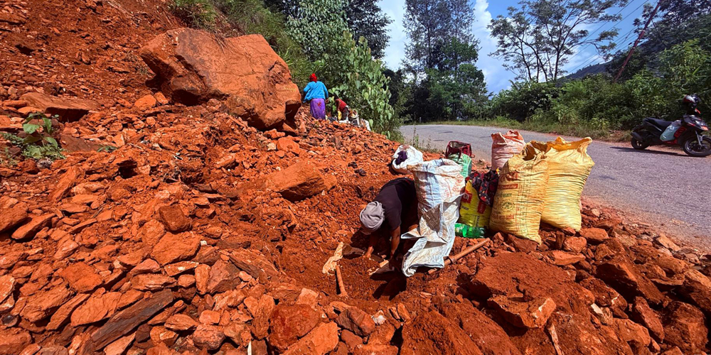 ‘माटोले घर पोत्ने चलन हरायो, आम्दानी गुम्यो’