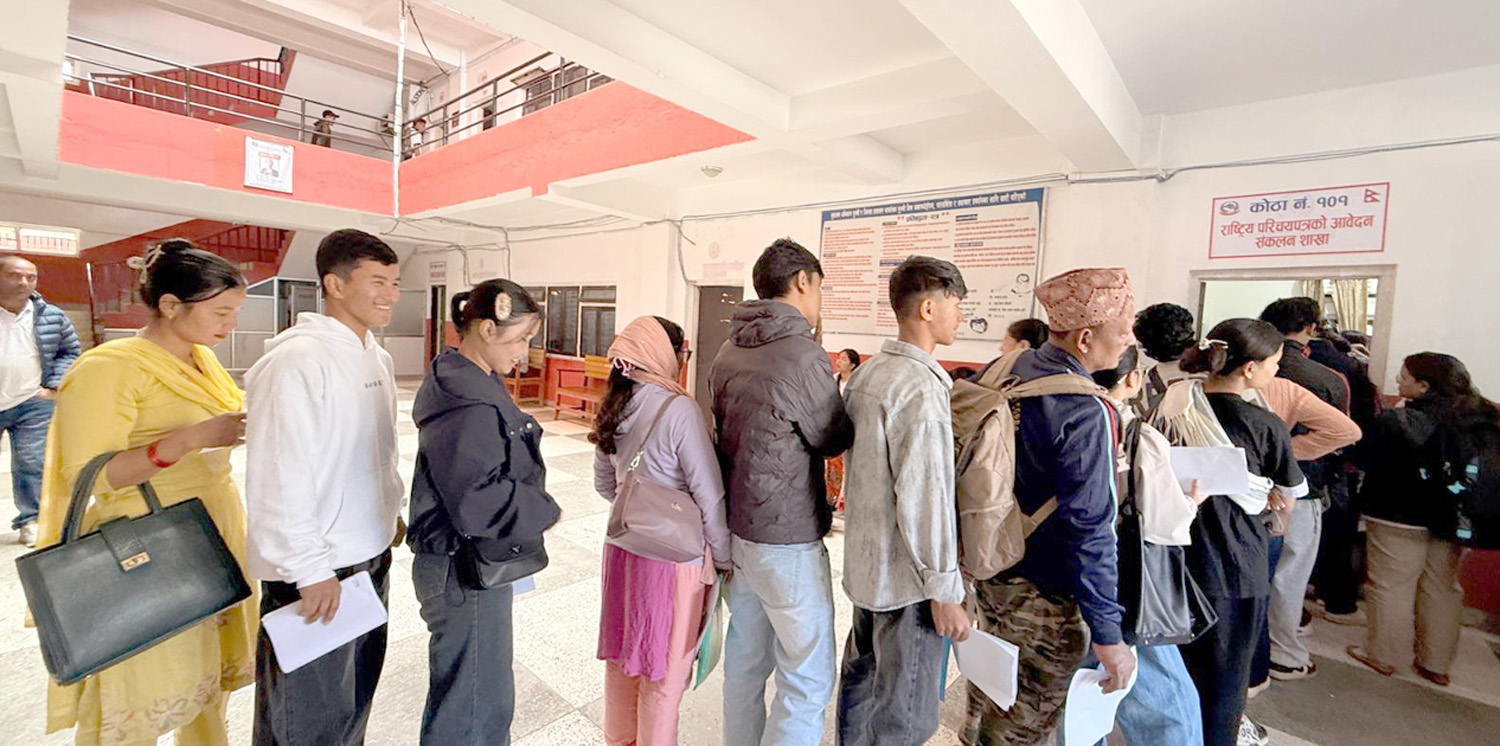 दसैँपछि जिल्ला प्रशासन कार्यालय गुल्मीमा सेवाग्राहीको भीड