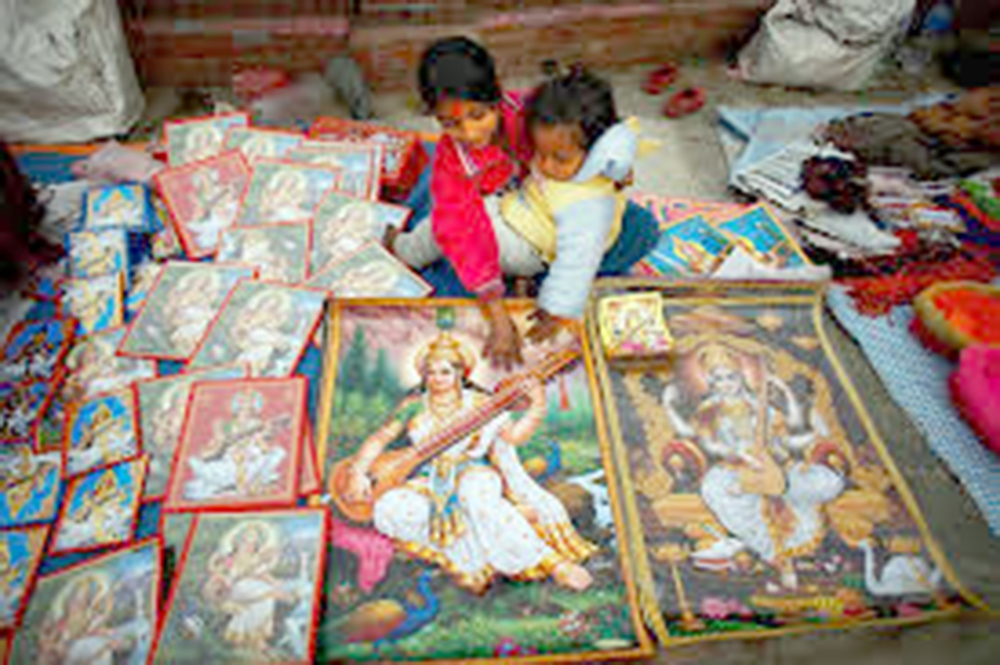 आज सरस्वती पूजा : बालबालिकाले ‘क’, ‘ख’ लेख्न सिक्दै